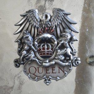 Queen logo belt buckle